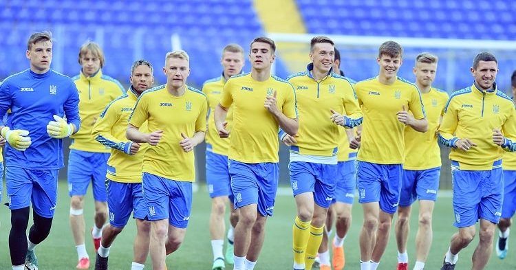 Чехи хотіли поселити збірну України з футболу у