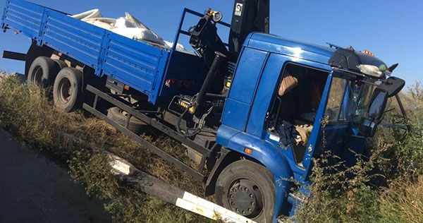 У Запорізькій області вантажівка влетіла в маршрутку У Запорізькій області КамАЗ зіткнувся з маршруткою