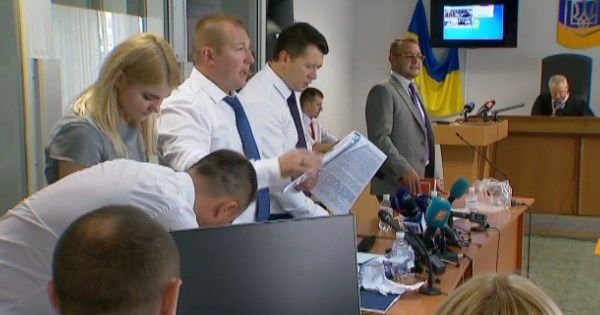 Справа Януковича: адвокати влаштували виставу під час засідання