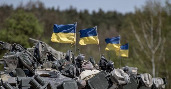 Війна на Донбасі: бойовики ведуть вогонь по військовим з БМП та великокаліберних кулеметів