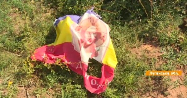 Розізлились і накрили з артилерії: боєць ЗСУ зняв стяг “ЛНР”