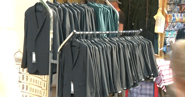 Шкільні ярмарки стартували: як обрати форму і ціни