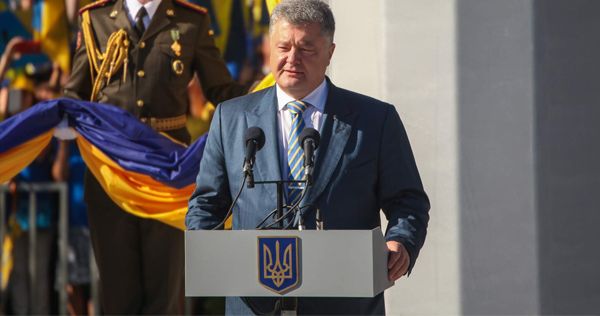 Петро Порошенко і Валентин Резніченко в Дніпрі підняли найбільший прапор України