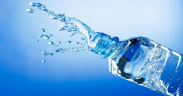 Як правильно пити воду, і чому 8 склянок на день