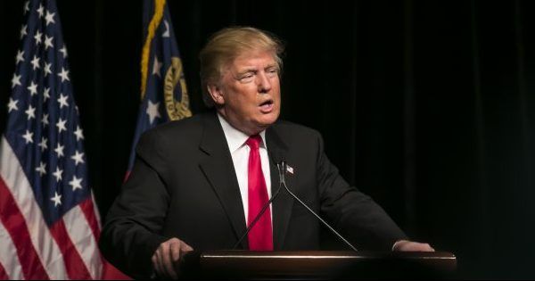 Я поважаю Маккейна: Трамп вшанував пам