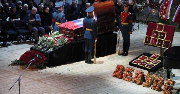 Перекрытие дорог, залпы и Путин: в Москве похоронили Кобзона похороны кобзона