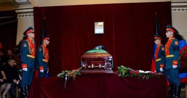 Закрытый гроб и своз массовки: в Донецке похоронили Захарченко похороны захарченко