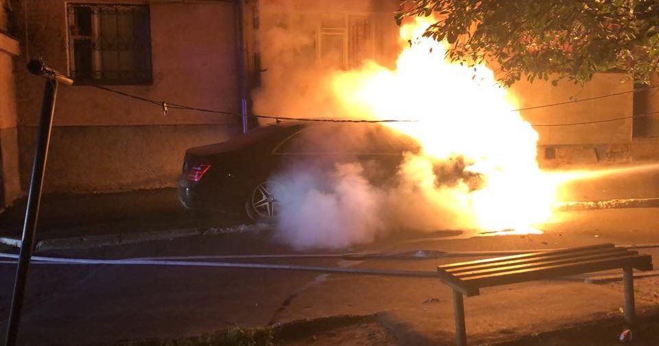 В Ровно неизвестные подожгли авто депутата Підпал авто