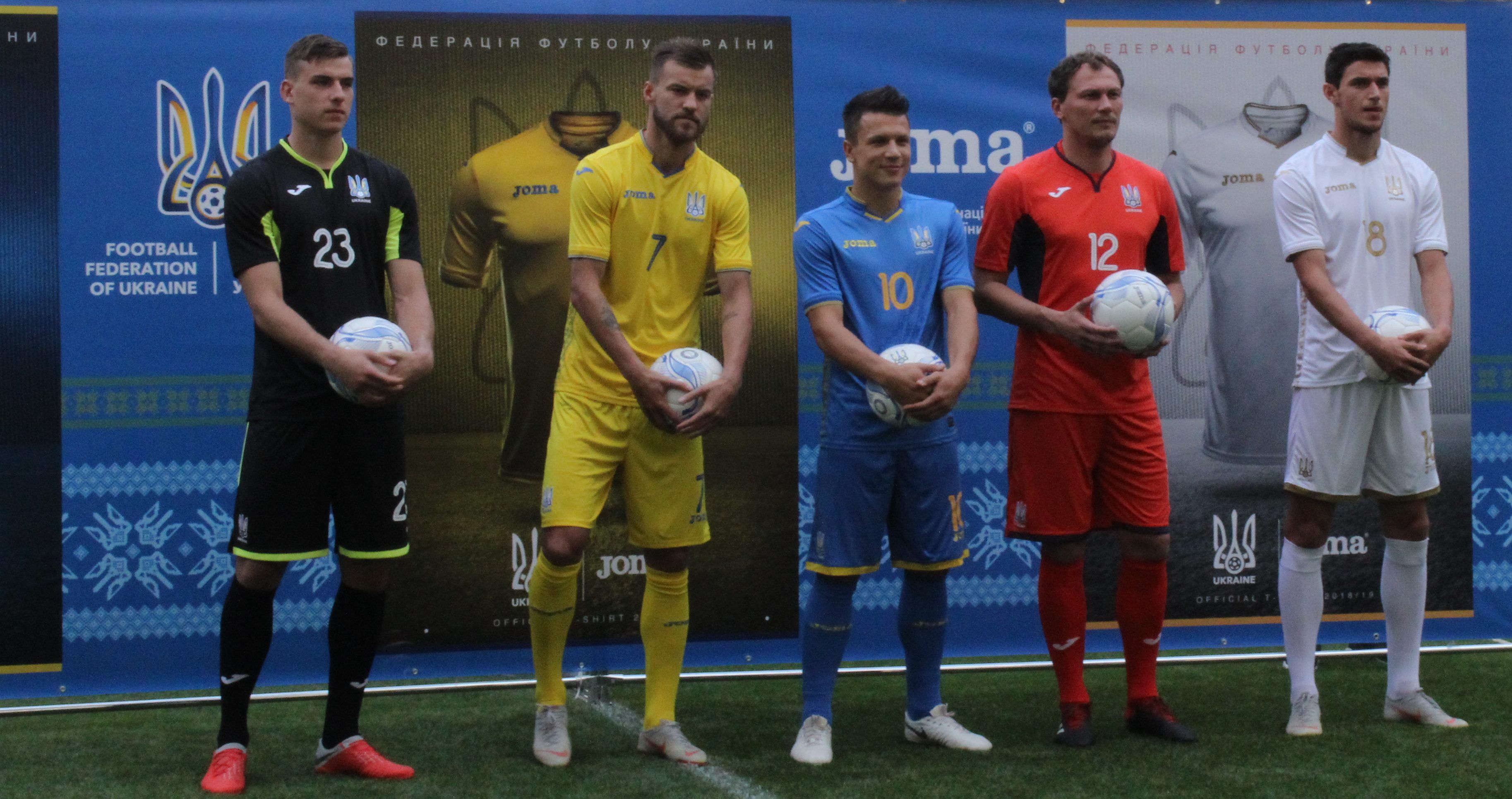 На новой форме сборной появилась надпись Слава Украине