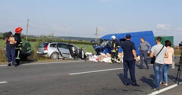 Крупная ДТП под Коломыей: погибли два ребенка, 9 пострадавших (18 )