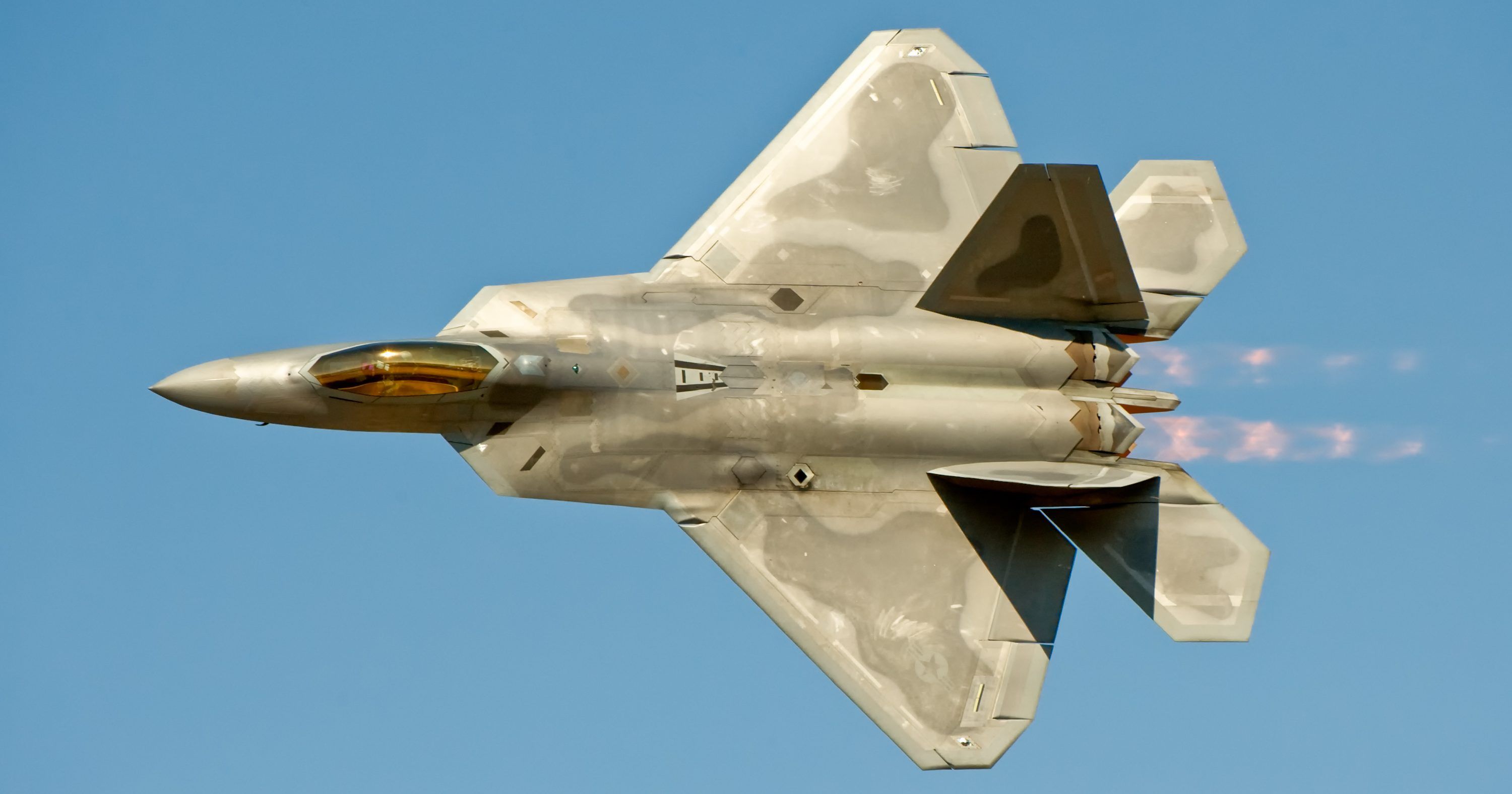 США перехватили стратегические бомбардировщики РФ Винищувач F 22