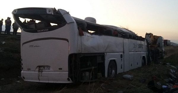 В Турции перевернулся автобус: 6 человек погибли, почти 50 пострадали