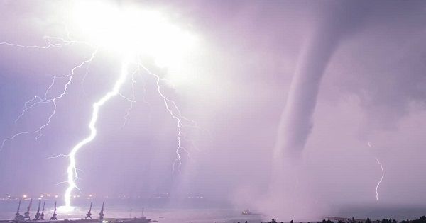 Стихия в Крыму: смерчи и потоки, которые смывали людей