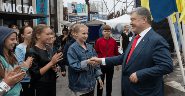 Мы вернем в Луганск флаг Украины Порошенко у Вінниці