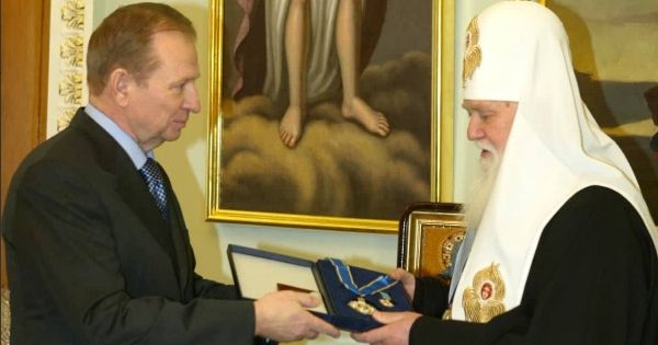 УПЦ КП вручила Леониду Кучме наивысшую награду