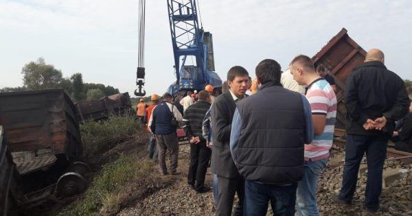 В Харьковской области электричка с людьми протаранила грузовые вагоны