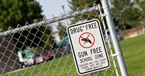 В США 12-летний школьник пытался застрелить учителя