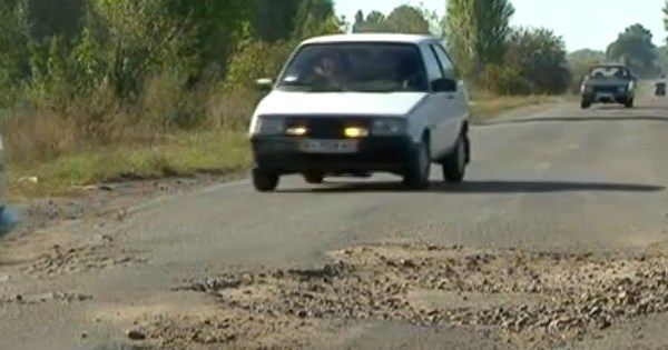 Терпение лопнуло: люди в Черкасской области требуют ремонта дороги государственного значения