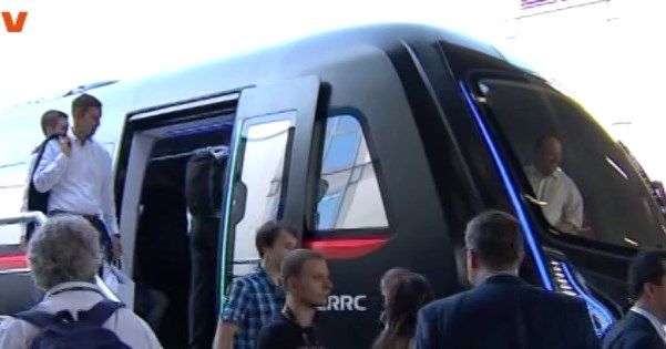 Каким будет метро будущего: корпус из углерода и окна с выходом в Интернет