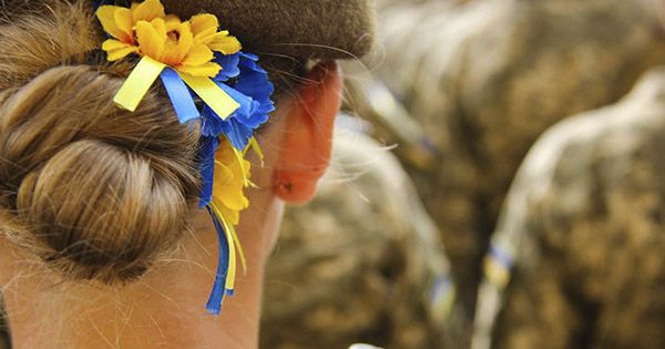 Порошенко уравнял права женщин и мужчин в ВСУ