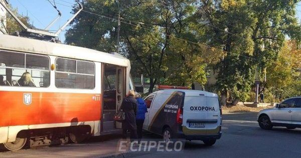 ДТП у Києві заблокувало рух трамваїв
