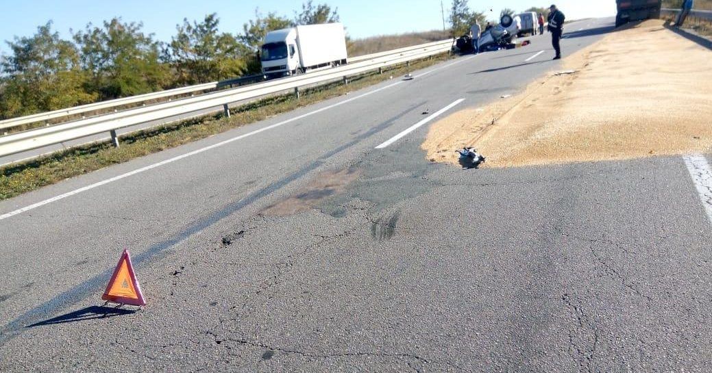 В Одеській області вантажівка зіткнулася з легковим авто ДТП