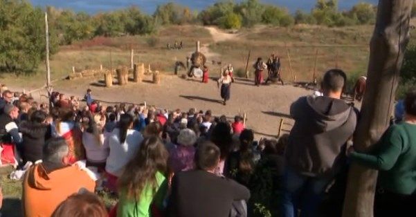 Покрова в Украине: военные парады, театрализованные представления и гуляния