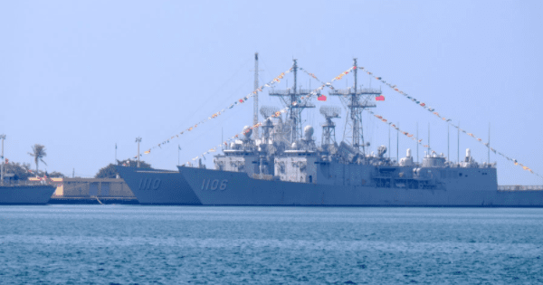 США предложили Украине фрегаты Oliver Hazard Perry Тайванські фрегати ROCN Yueh Fei (PFG2-1106) та ROCN Tian Dan (PFG2-1110)