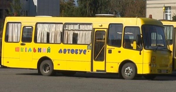 Дибираются, кто как может — в Черкасской области детей оставили без школьного автобуса