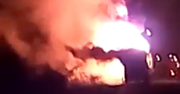 На Львовщине во время движения загорелся автобус с туристами