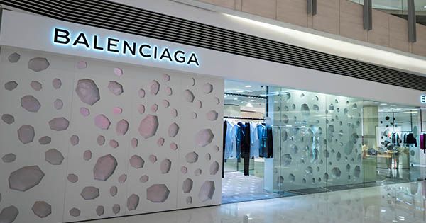 Освежитель-елочка за $275. Balenciaga обвинили в плагиате