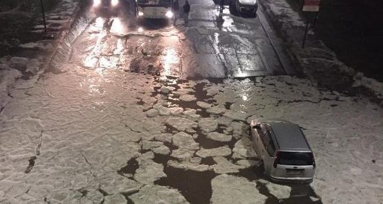 Рим затопило: метро закрыто, на улицах реки со льдинами
