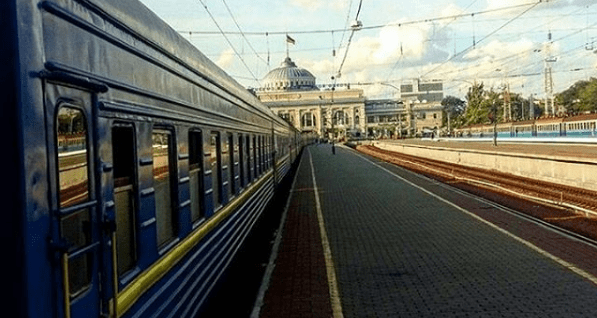 У Луцьку пасажирський потяг збив чоловіка