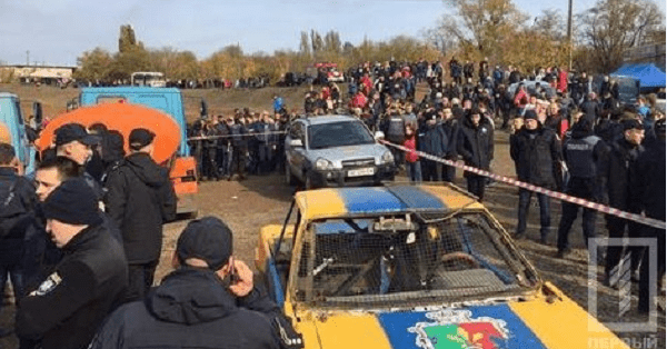 Відмовили гальма: у Кривому Розі під час перегонів авто в