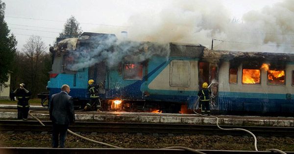 Вигорів вщент: на Рівненщині сталася пожежа у пасажирському потязі