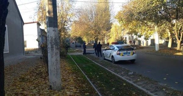 В Одесі чоловік напав з сокирою на поліцейського і був застрелений