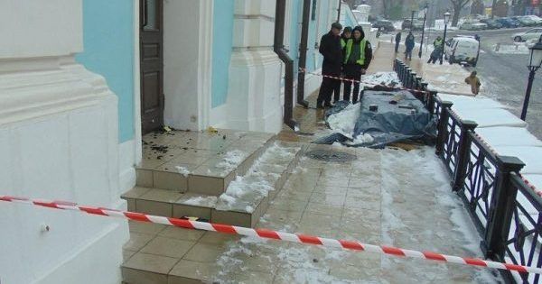 У Києві затримали чоловіка, який намагався підпалити Андріївську церкву