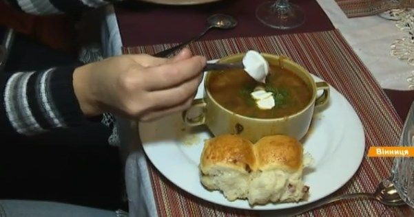 Гайдамацький борщ, сало в шоколаді та настоянки: чим дивують гастротури у Вінниці