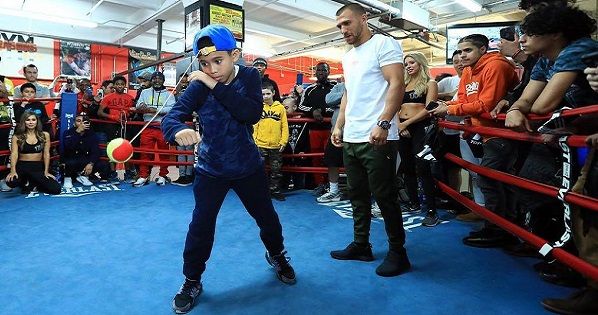 Ломаченко з дітьми влаштував фурор на тренуванні в Нью-Йорку