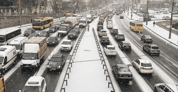 Стоят мосты и проспекты: Киев сковали пробки