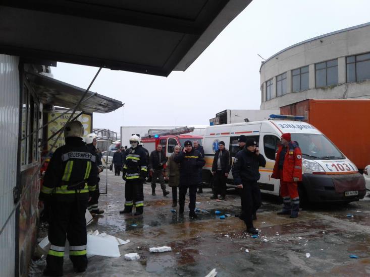 На ринку у Рівному вибухнув кіоск з продажу шаурми На ринку у Рівному вибухнув кіоск з продажу шаурми