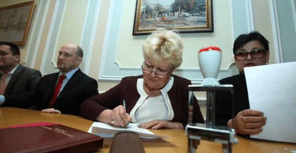Зеленський, Богословська і Смешко. ЦВК зареєструвала ще трьох кандидатів