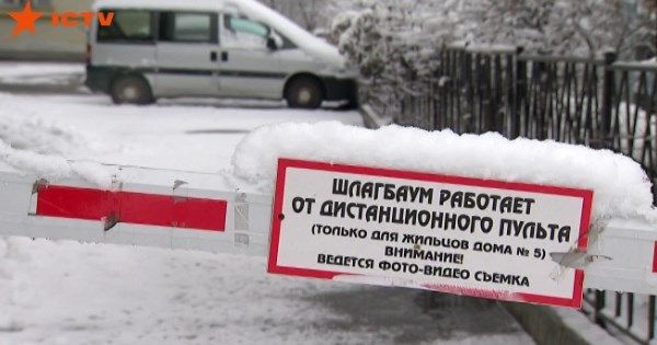Перешкоди для авто у дворах:  чи законні шлагбауми, клумби та стовпчики