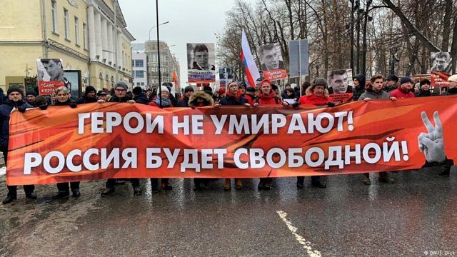 Україно, ми з тобою: росіяни вийшли на марші пам’яті Нємцова