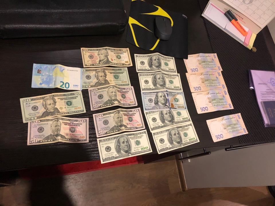 у Києві двох патрульних спіймали на хабарі у Києві двох патрульних спіймали на хабарі