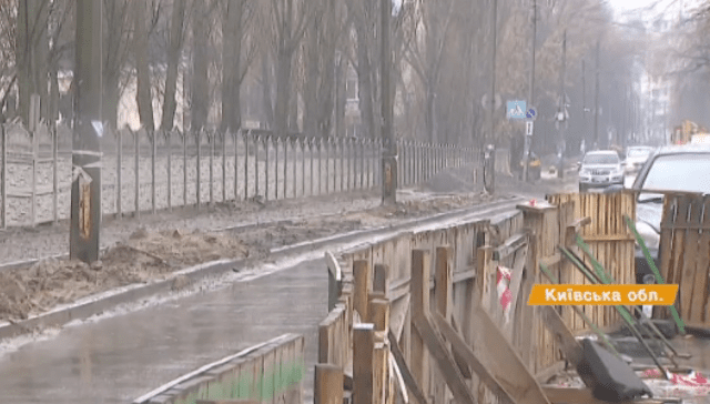 Канализация и водопровод под окнами! Жители Гатного перекрыли Одесскую трассу