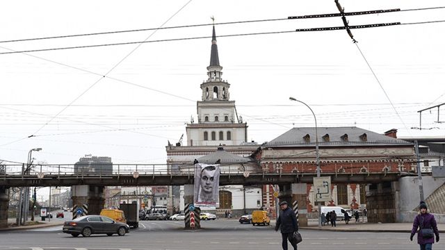 В Москве появился трехметровый баннер в поддержку Сенцова Фото 1 В Москве появился трехметровый баннер в поддержку Сенцова Фото 1