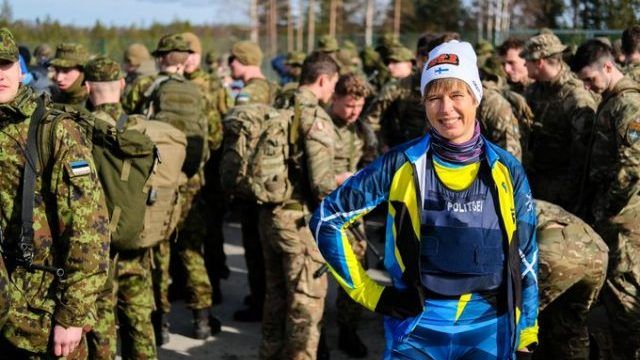 Президент Естонії Кальюлайд здійснила 30-кілометровий марш-кидок з військовими