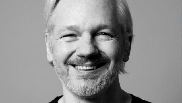 Джуліан Ассанж