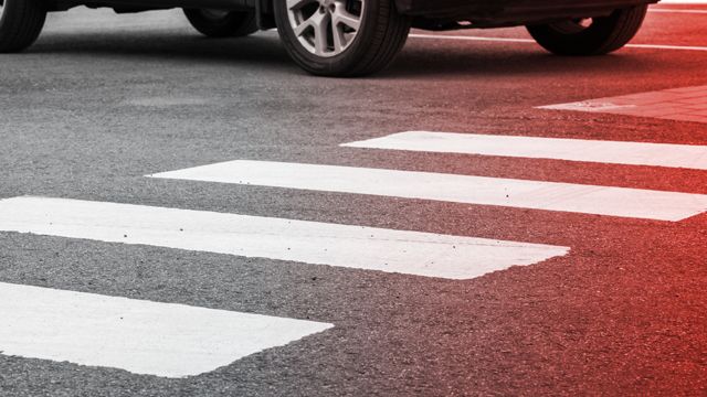 В Україні пропонують обладнати переходи “косими зебрами”